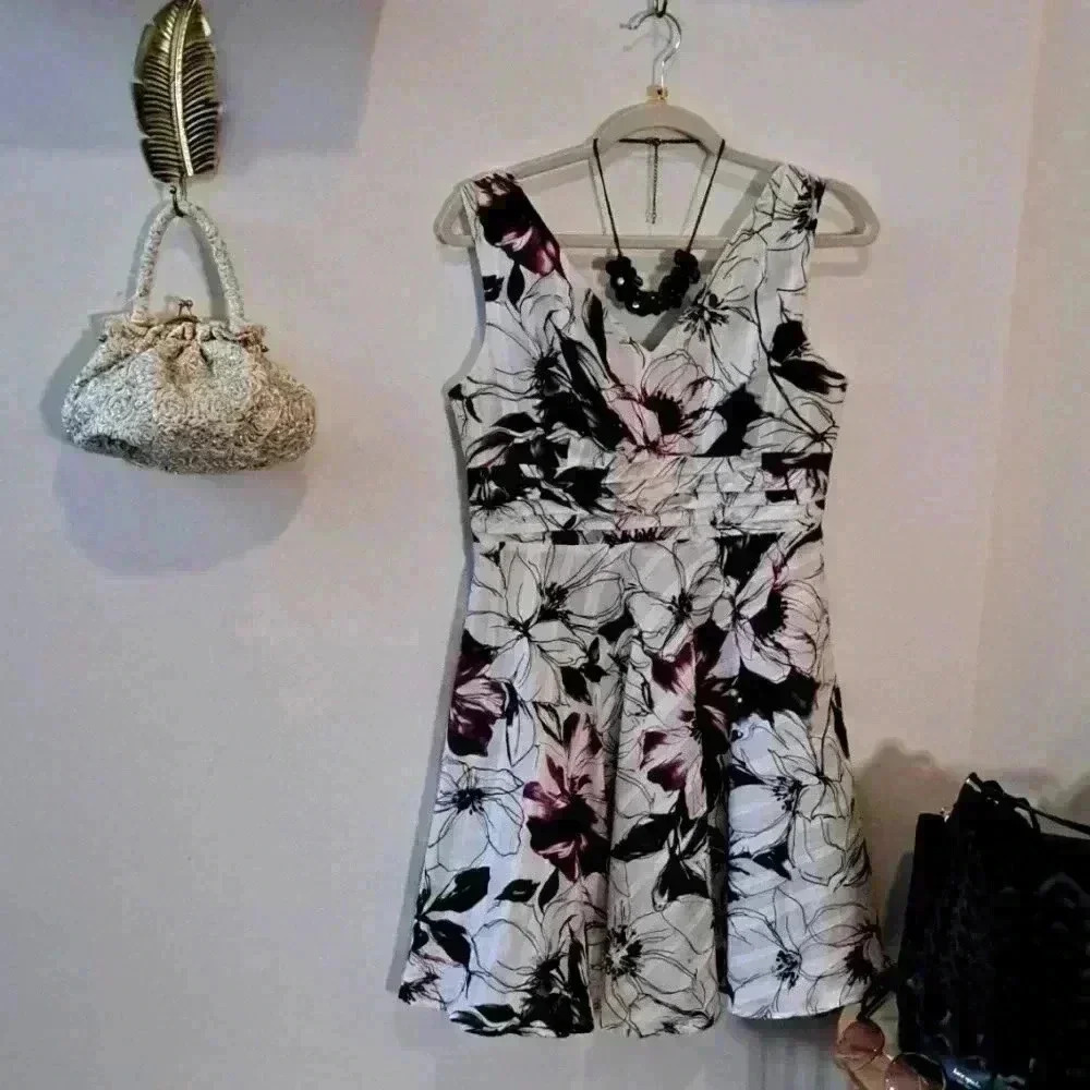 #55 Robbie Bee Purple And Black Floral Dress Women's  Petite 10